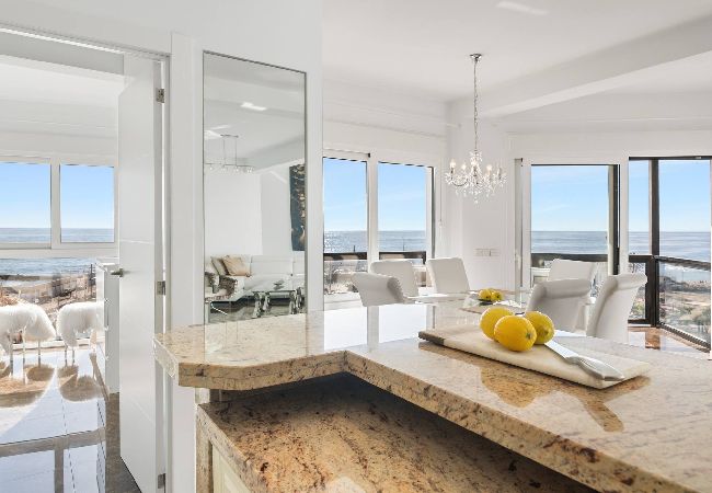 Apartamento en Marbella - Lujoso apartamento de 2 dormitorios en Primera Linea de Playa Apartamento en Marbella - Lujoso apartamento de 2 dormitorios en Primera Linea de Playa