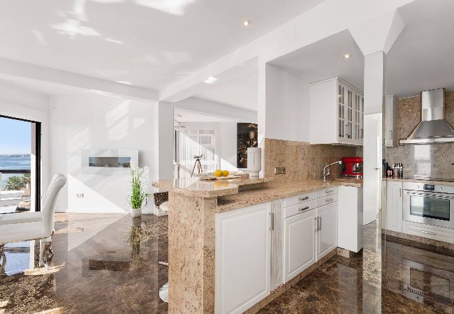 Apartamento en Marbella - Lujoso apartamento de 2 dormitorios en Primera Linea de Playa Apartamento en Marbella - Lujoso apartamento de 2 dormitorios en Primera Linea de Playa