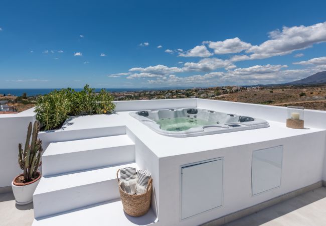 Apartamento en Benahavís - Atico en Paraiso Pueblo con Jacuzzi Privado