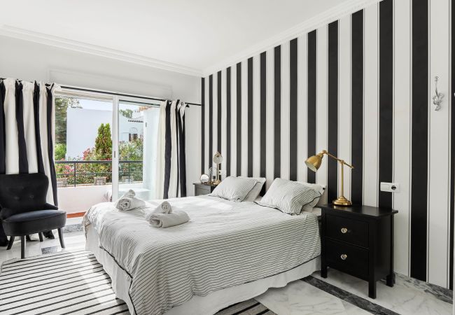 Apartamento en Nueva andalucia - Luminoso apartamento con 2 dormitorios  recientemente reformado