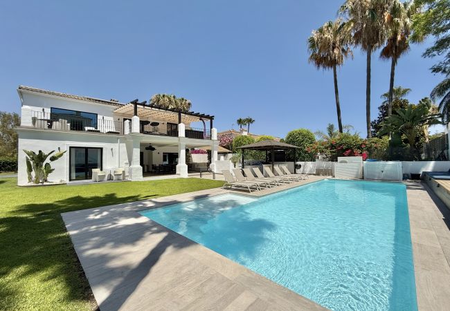 Villa en Marbella - Villa Zacaluca – Lujo Moderno con Encanto Andaluz