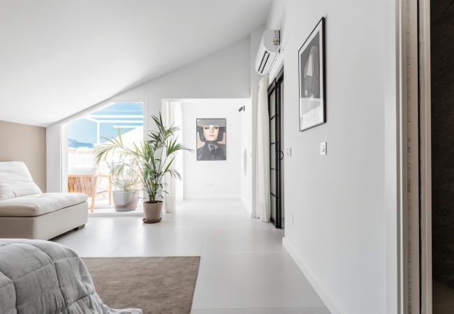 Apartment in Marbella - Modern & Luxurious Penthouse 900m to the Beach  Apartment in Marbella - Modern & Luxurious Penthouse 900m to the Beach