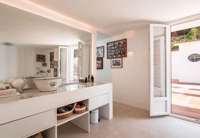 Villa in Marbella - Stunning Country-Style Villa Villa in Marbella - Stunning Country-Style Villa