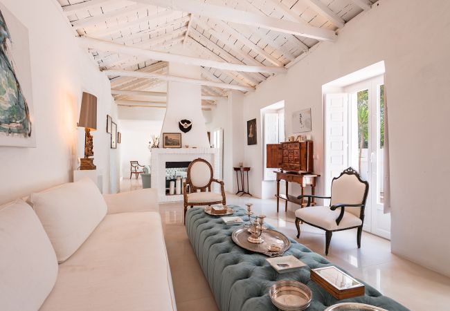 Villa/Dettached house in Marbella - Stunning Country-Style Villa